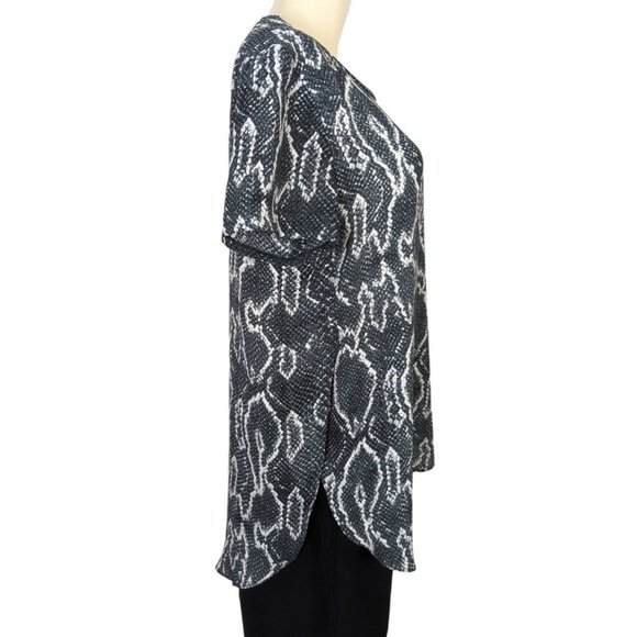 ACROBAT short sleeve snake print side split gray and white top size Small - Picture 5 of 12